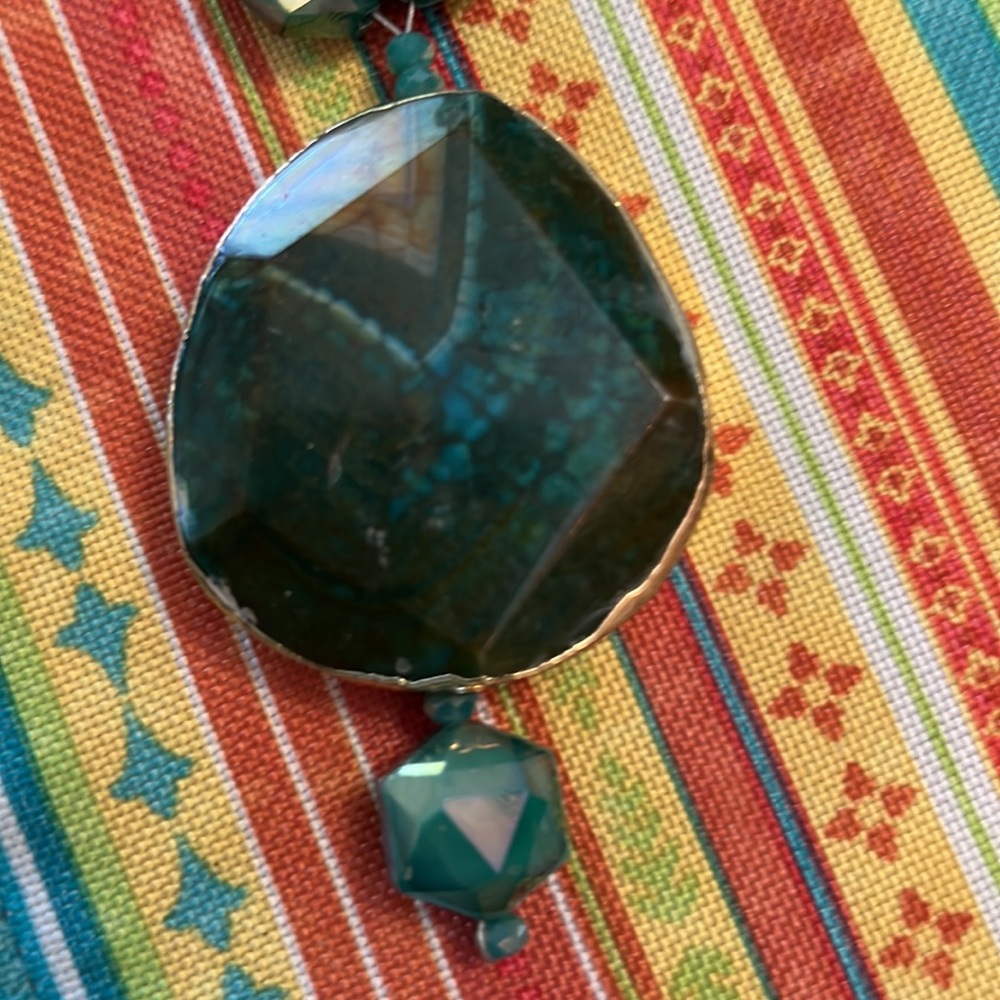 Beautiful stone necklace in turquoise-green shades of agate. - Picture 8 of 10